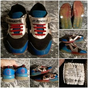 Marvel Avengers Boys Size 13 Light Up Shoes